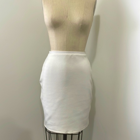 Knit skirt - Picture 2 of 3